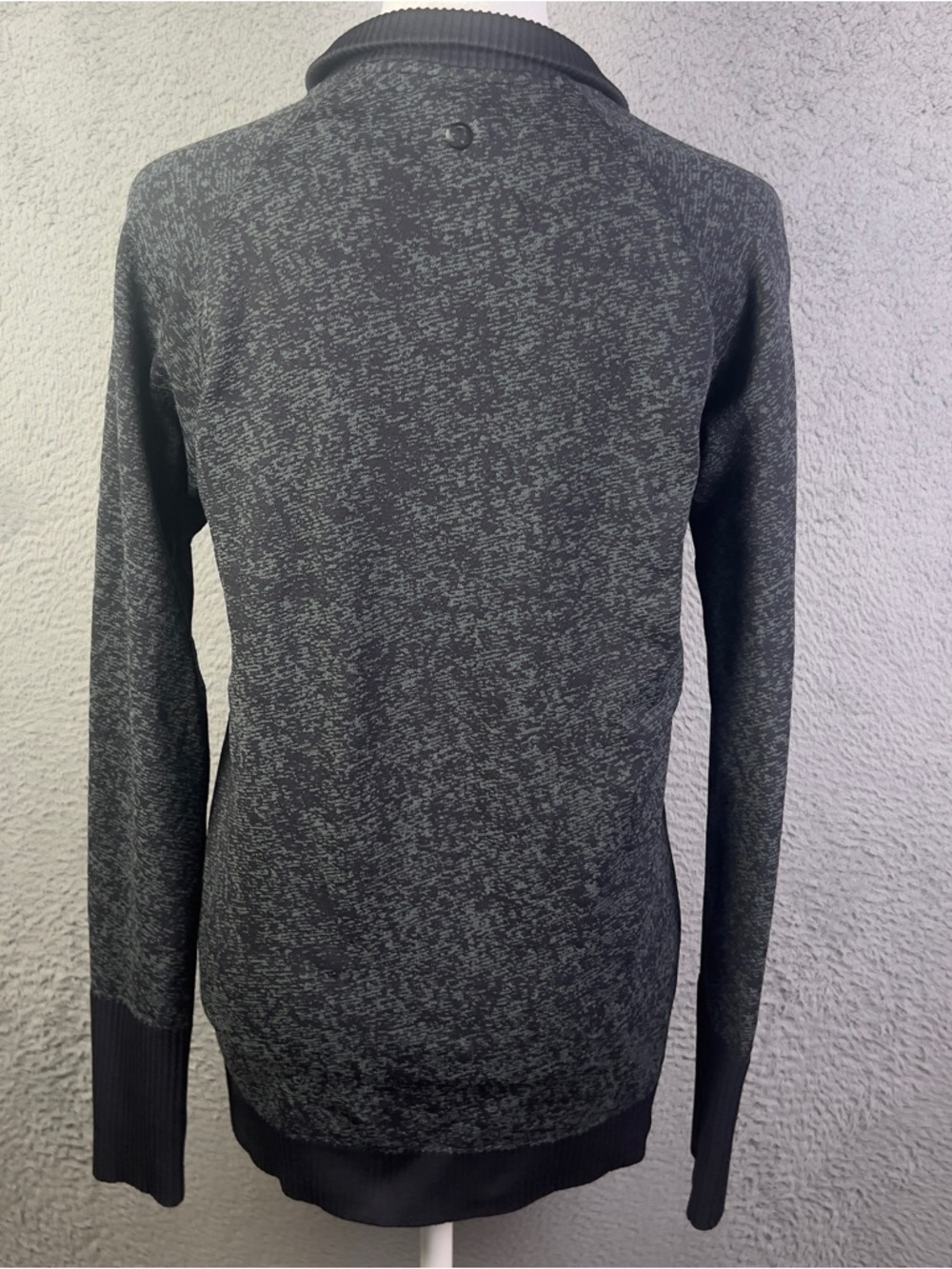 Lululemon Quarter Zip Pullover Womens 8 Gray Black Charcoal Athletic Preppy LS - Picture 3 of 9